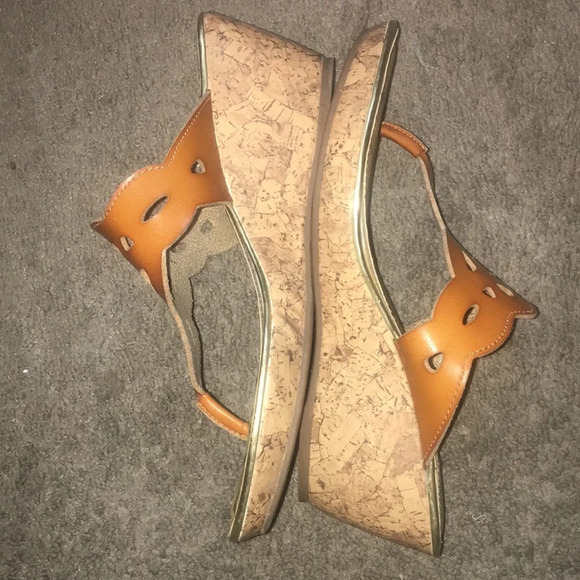 Sam & Libby Cutout Wedge Sandals Cognac - Picture 4 of 7
